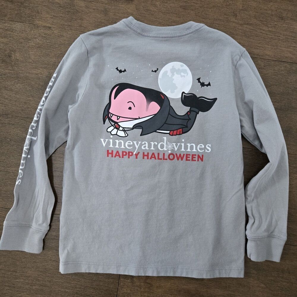 New boys Vineyard Vines Halloween vampire whale long-sleeve pocket tee Size 5